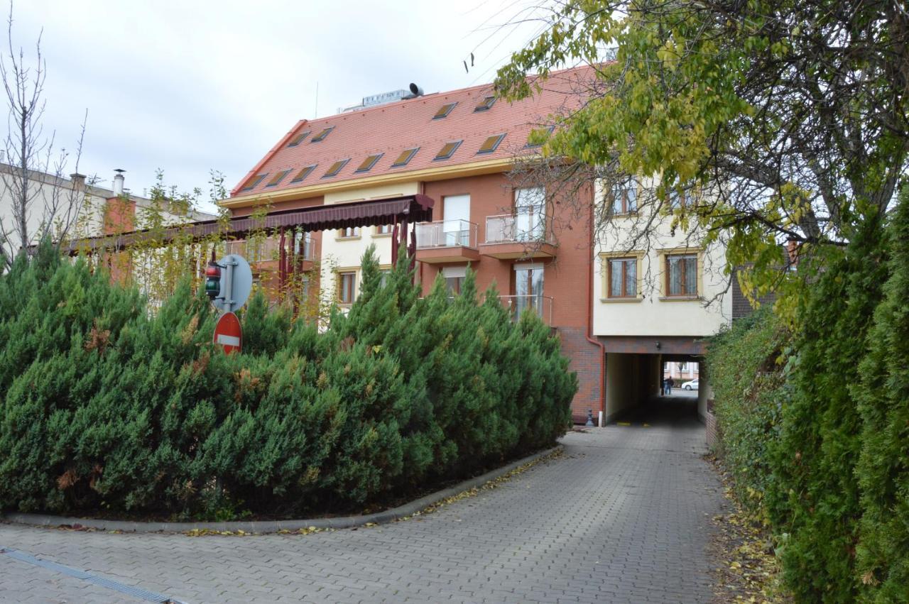 Hotel Obester Debrecen Eksteriør billede